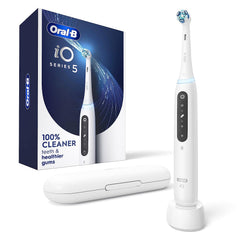 Oral-B iO5 frontal del cepillo y empaque, muestra diseño y beneficio práctico