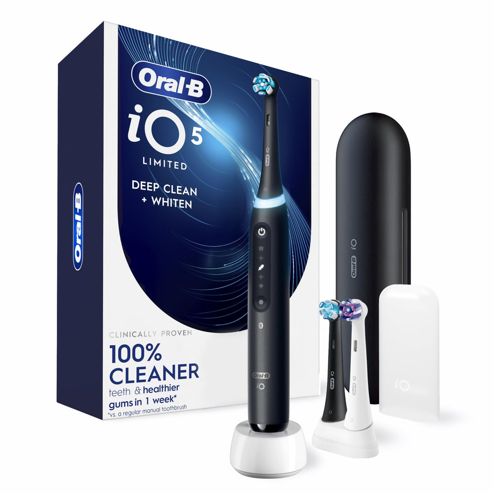Oral-B iO5 frontal en negro mostrando diseño moderno y potente limpieza