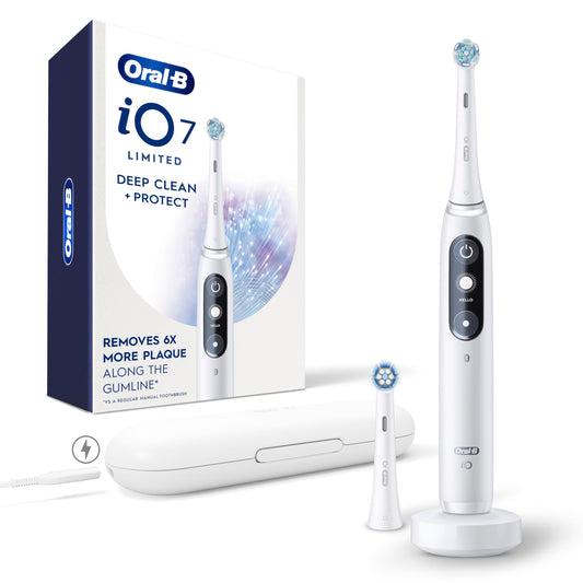 Oral-B iO7 vista frontal del mango y empaque mostrando diseño y beneficio limpieza eficaz