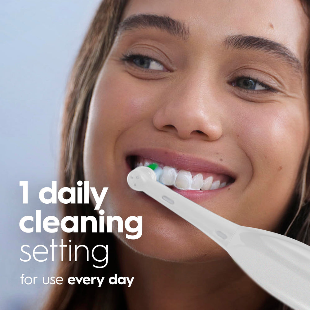 Oral-B Pro 100 con 2 pilas AA incluidas para inicio inmediato