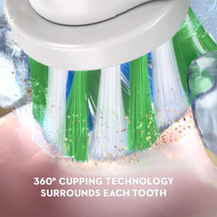 Oral-B primer plano del cabezal CrossAction que mejora acceso interdental