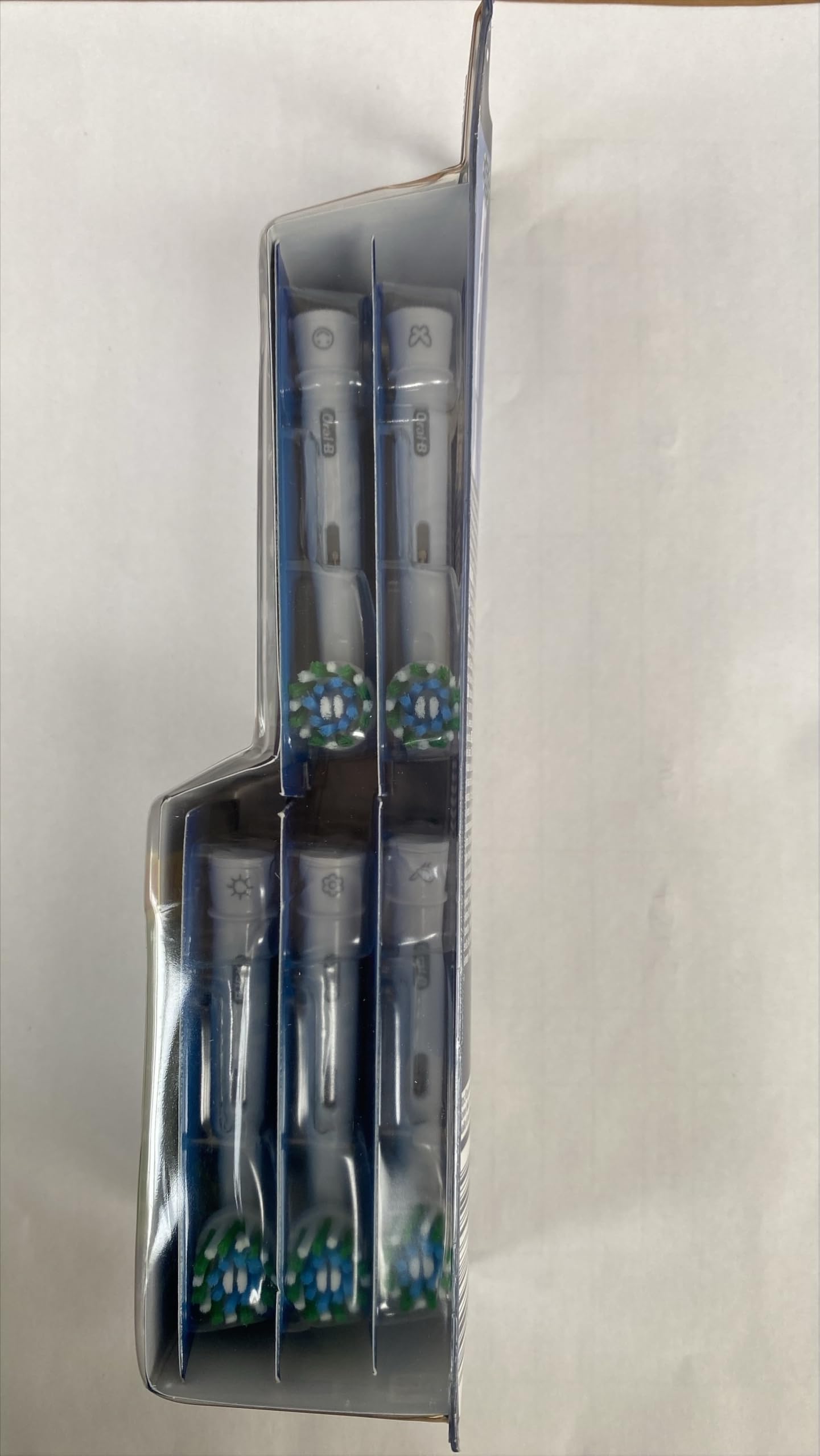 Oral-B empaque internacional con texto en varios idiomas