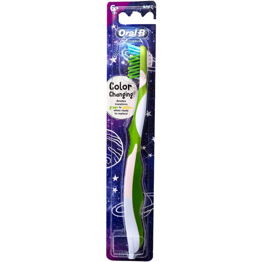 Oral-B detalle de cerdas CrossAction anguladas que llegan a huecos