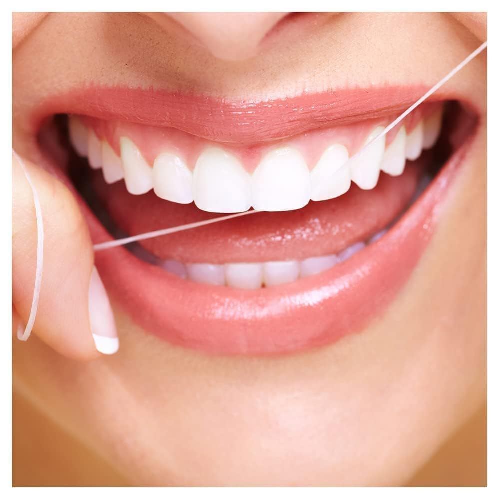 Oral-B demostración de uso entre dientes, limpieza eficaz y controlada