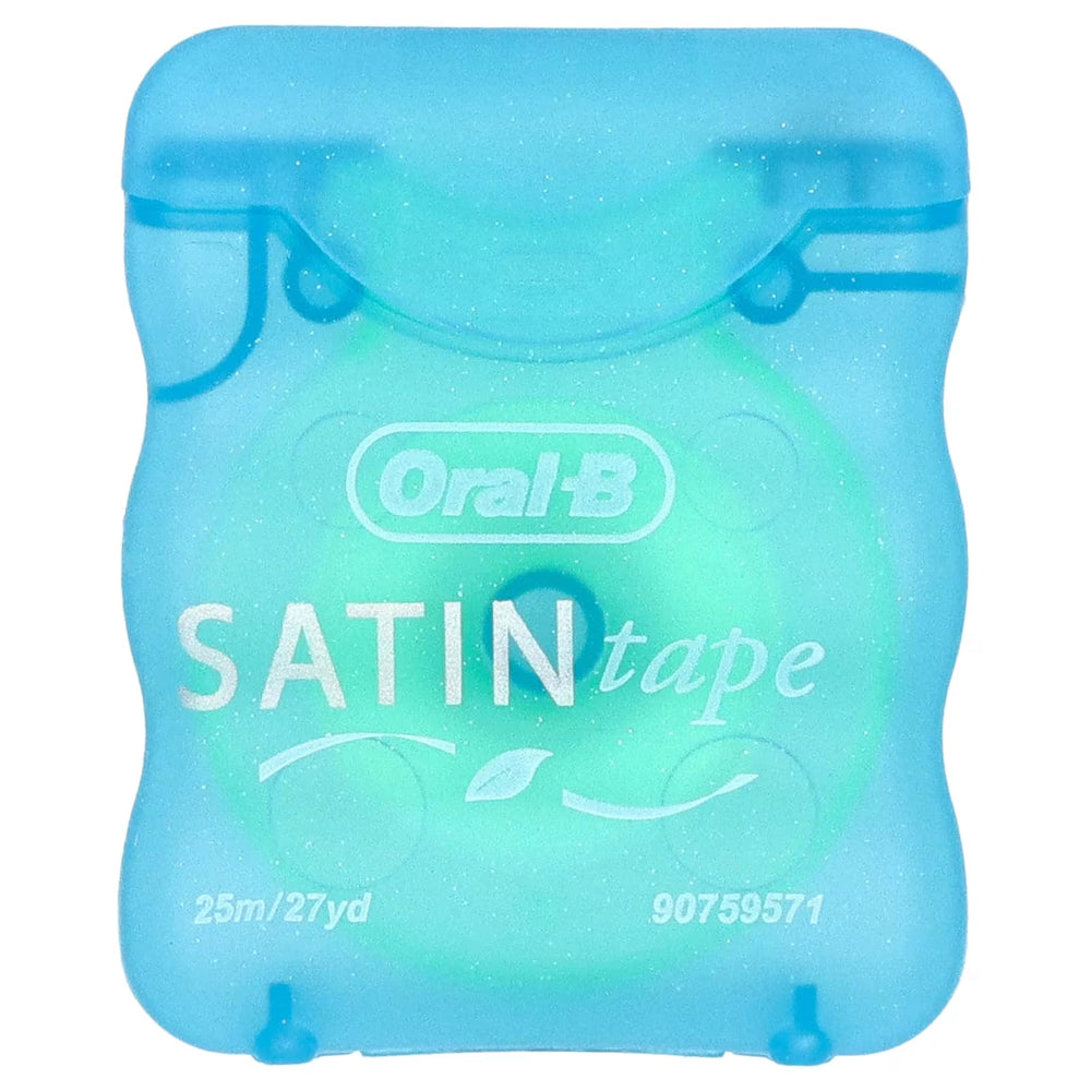 Demostración de Oral-B Satin Tape en uso entre dientes para limpieza eficaz