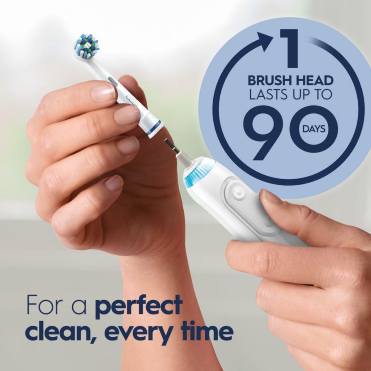 Oral-B comparación de tamaño en mano para evaluar ergonomía y control