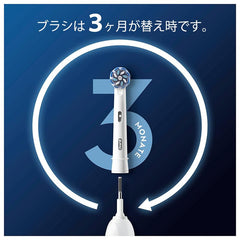 Oral-B persona cepillando en baño cuidado suave de encías