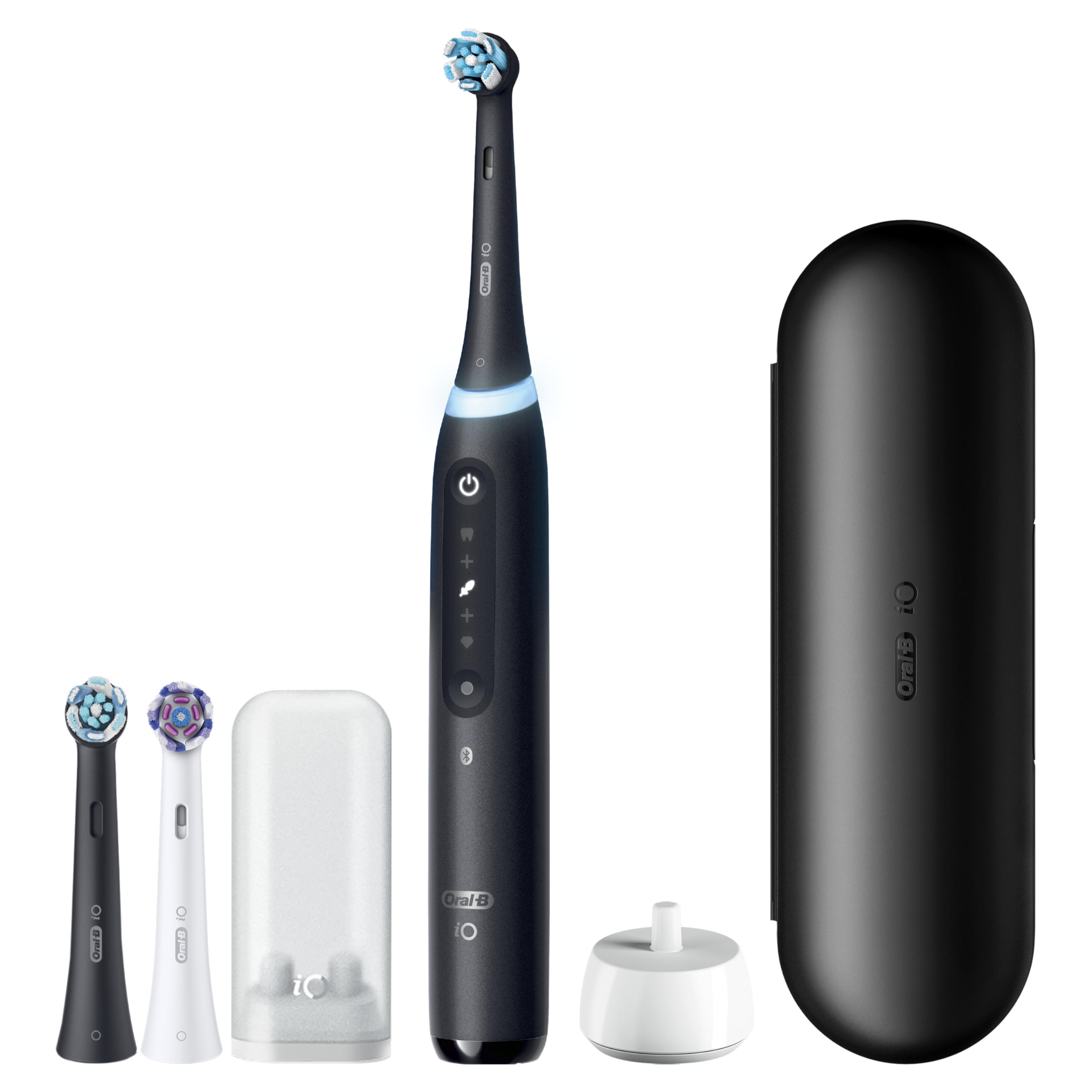 Cepillado con Oral-B iO5 en un baño moderno, ejemplo de uso diario y rutina