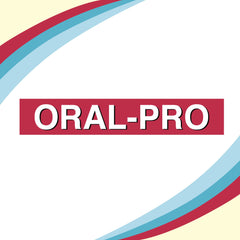 Oral-Pro frasco junto a objetos cotidianos para comparar tamaño