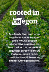 Oregon's Wild Harvest persona al aire libre disfrutando la naturaleza con apoyo estacional