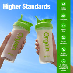 Orgain batido de chocolate en vaso servido, sabor cremoso y nutritivo