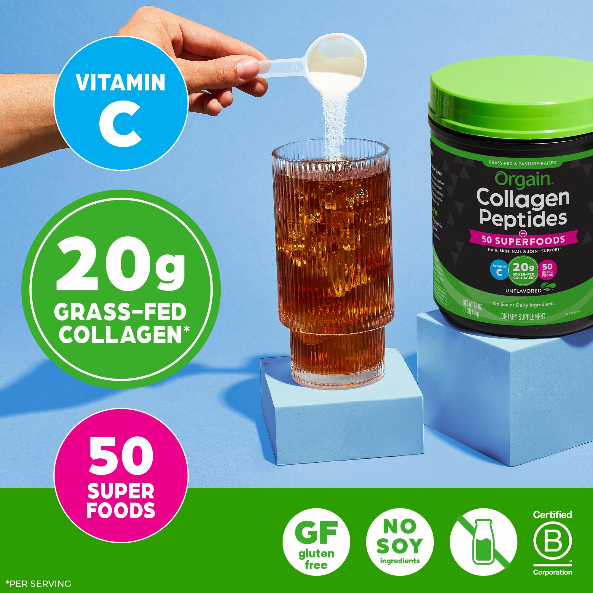 Cucharada de Orgain en café caliente que facilita integración rápida