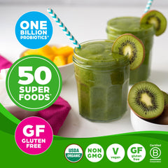 Orgain en batido servido en vaso, rápido aporte de superalimentos