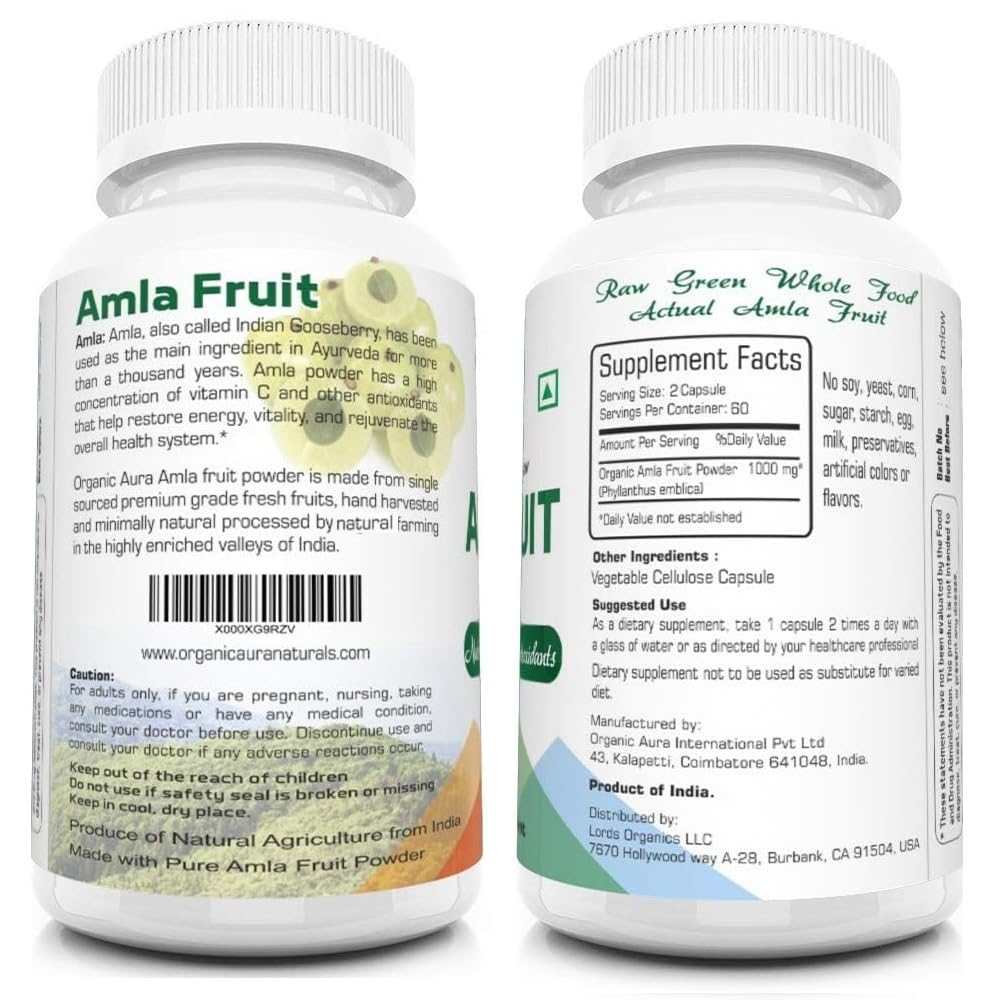 Organic Aura International cápsulas en mano para una dosis cómoda y portátil