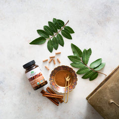 ORGANIC INDIA corteza de canela verum en primer plano, evidencia de origen natural