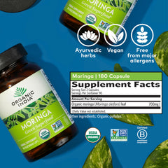ORGANIC INDIA cápsulas junto a objeto de escala para referencia
