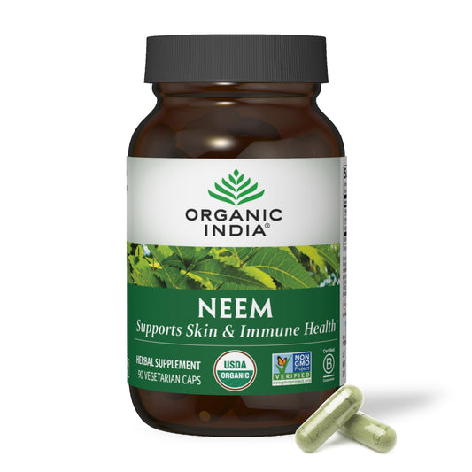 ORGANIC INDIA frasco de Neem Leaf Capsules mostrando etiqueta y beneficios