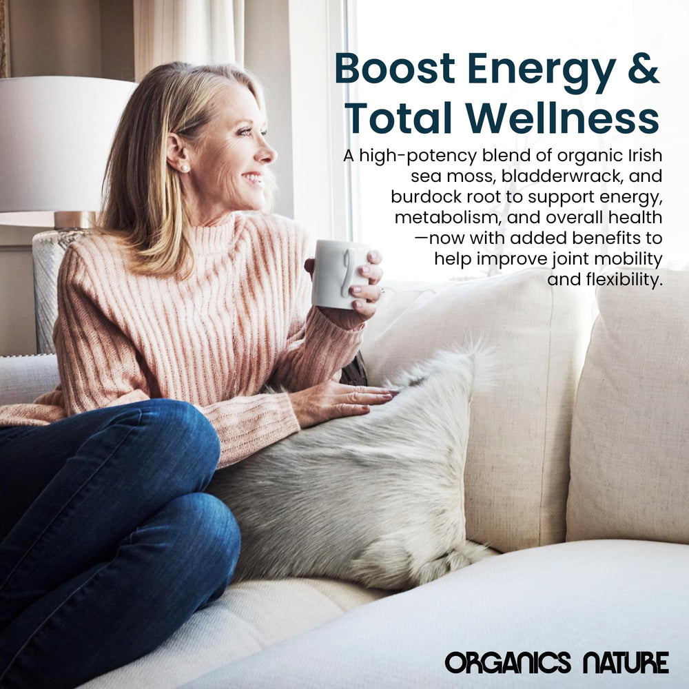 ORGANICS NATURE persona tomando cápsulas con agua, soporte diario