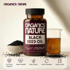 ORGANICS NATURE cápsulas en mesa como parte de rutina diaria de bienestar