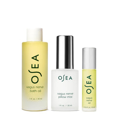 OSEA primer plano de textura aceitosa mostrando absorción y hidratación