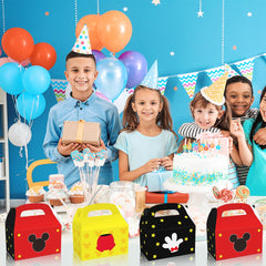 OULUN conjunto de cajas en mesa de fiesta ilustrando apariencia lista para evento