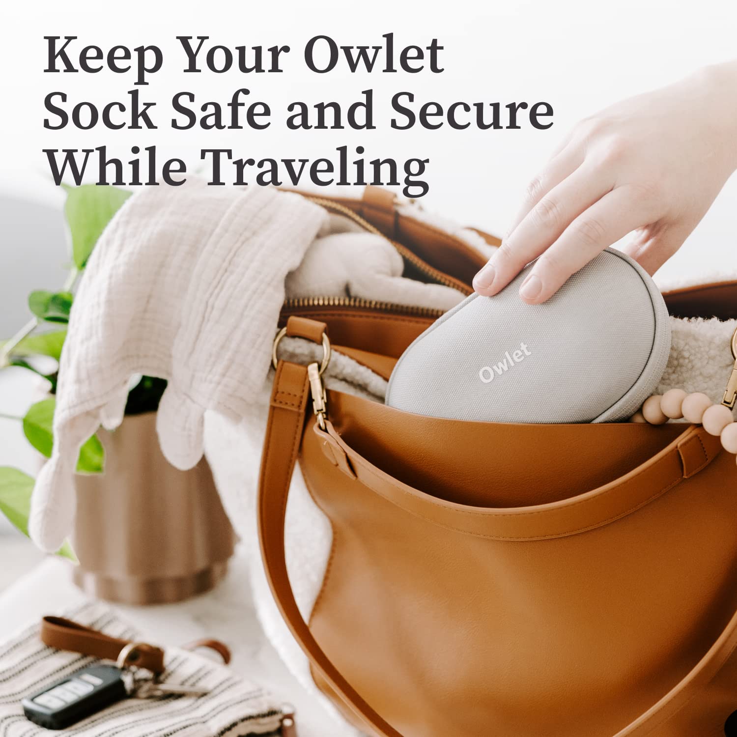 Owlet estuche dentro de una mochila para viajes y salidas