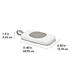 OXO Tot comparado en mano para visualizar tamaño práctico y portátil
