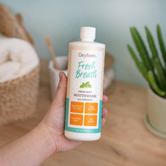 Oxyfresh botella de 473 ml comparada con un cepillo para escala clara
