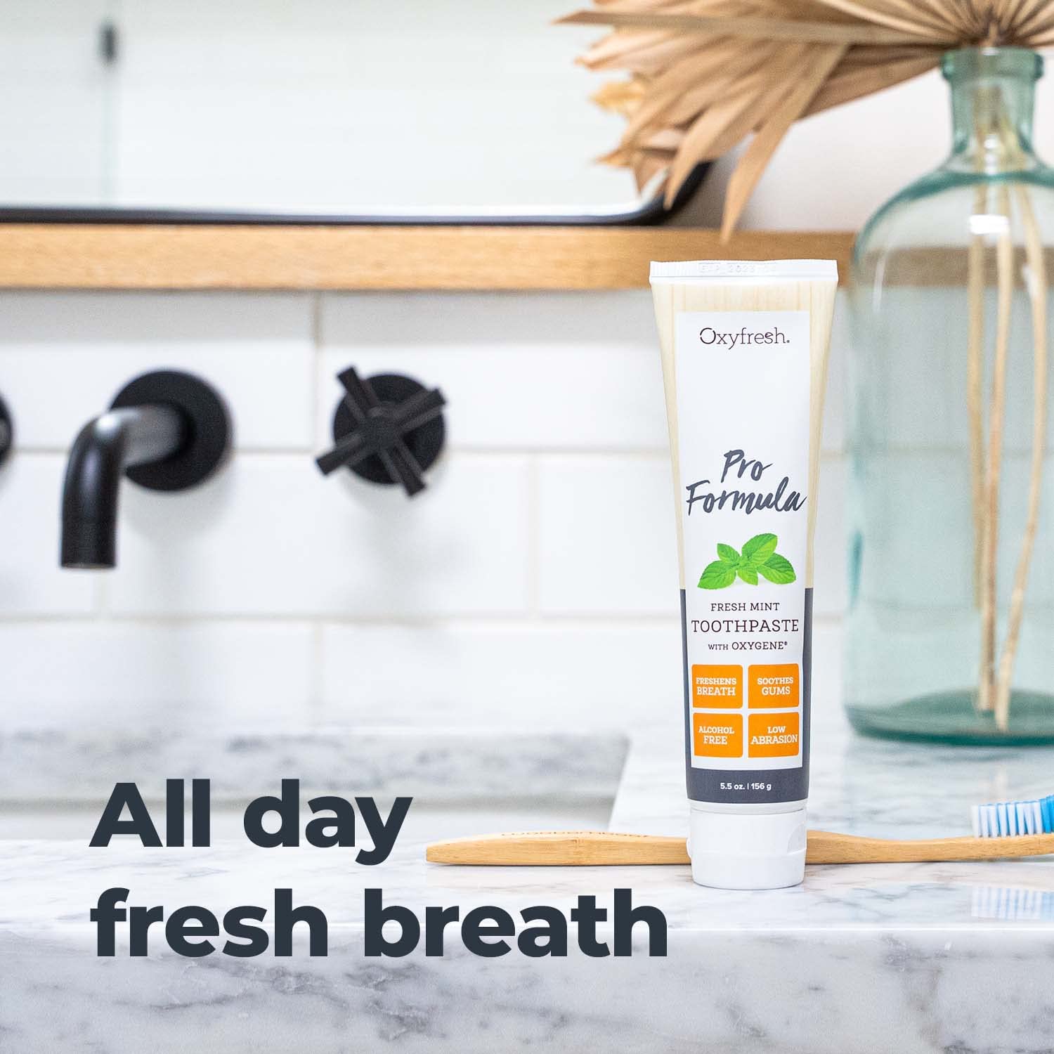 Detalle de etiqueta Oxyfresh con ingredientes y baja abrasión
