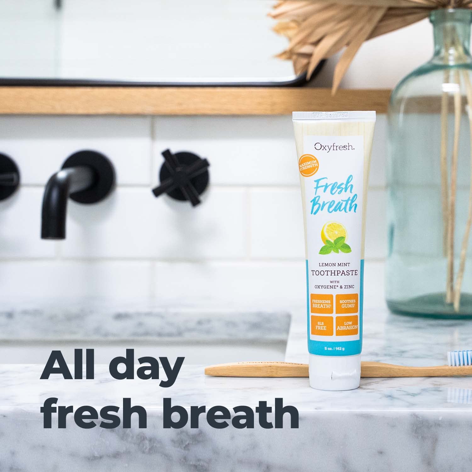 Oxyfresh pasta en cepillo dental lista para uso y frescura prolongada