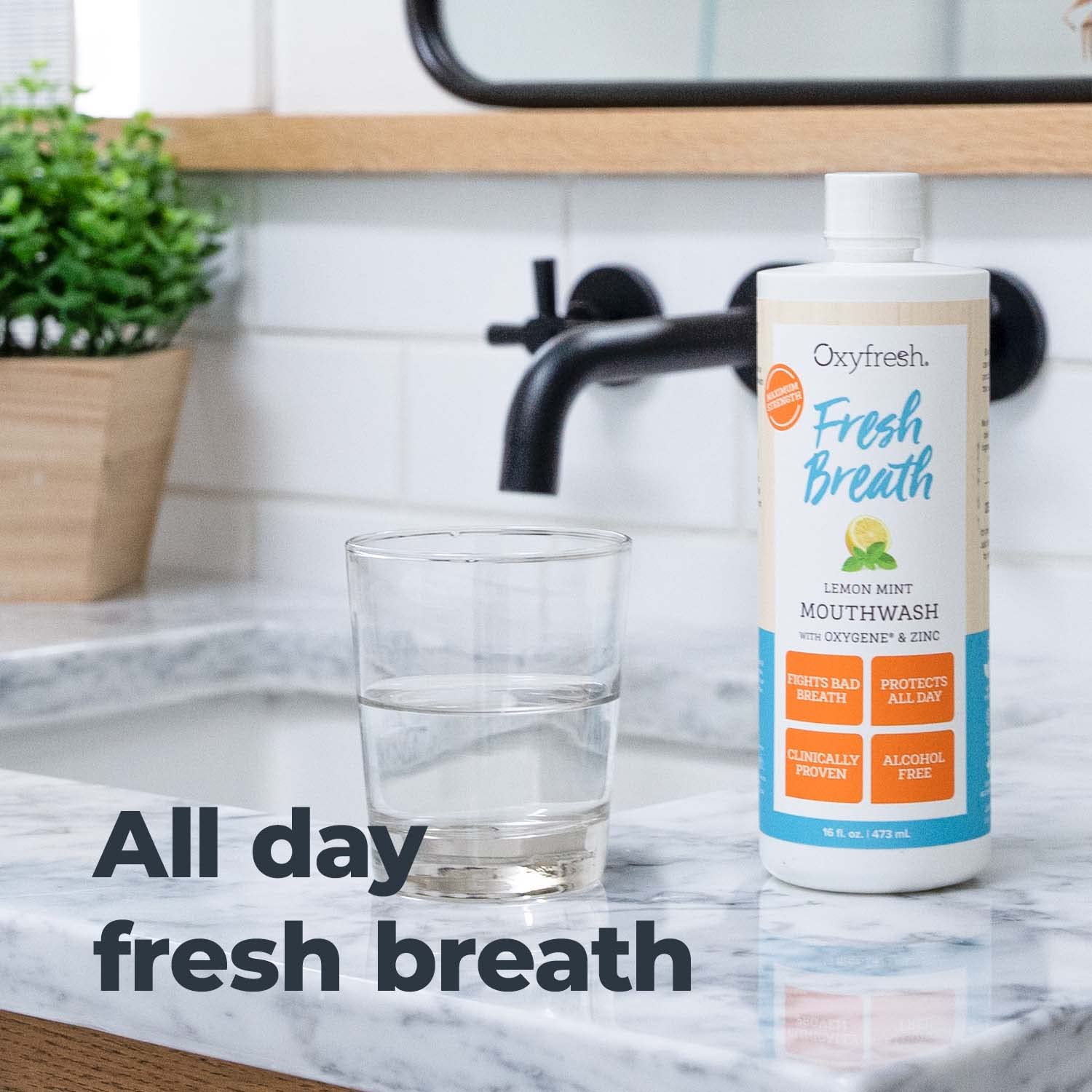 Oxyfresh enjuague en vaso ilustrando dosificación y acción en 60 segundos