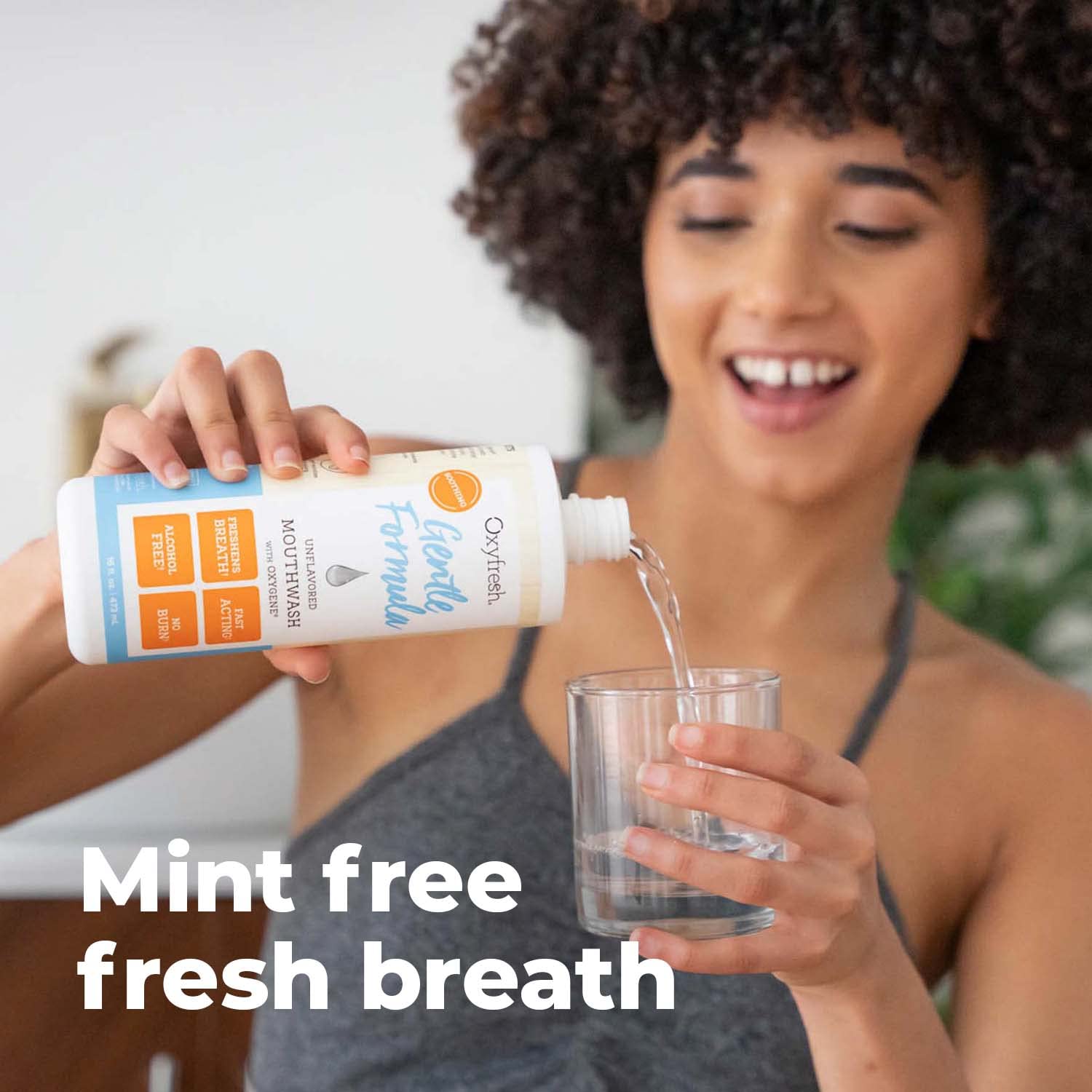 Oxyfresh enjuague en uso por la mañana para confianza durante el día