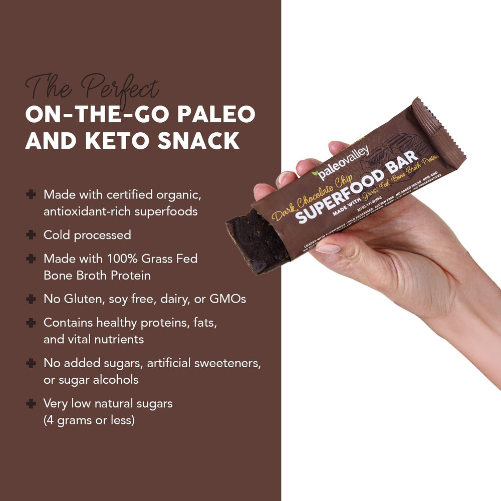 Paleovalley primer plano de la textura de la barra con chispas de chocolate, apetecible