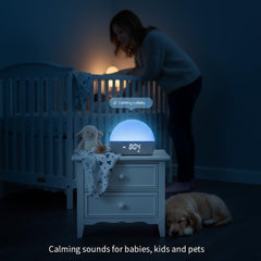 Paus Pod junto a cuna tranquilizando al bebé con sonido