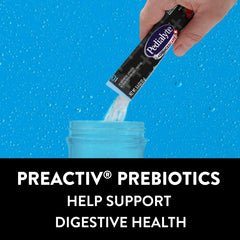 Comparación de tamaño del sobre Pedialyte junto a una mano para referencia de escala portátil