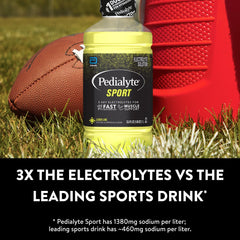 Vaso con Pedialyte Sport Lemon Lime vertido mostrando color y claridad
