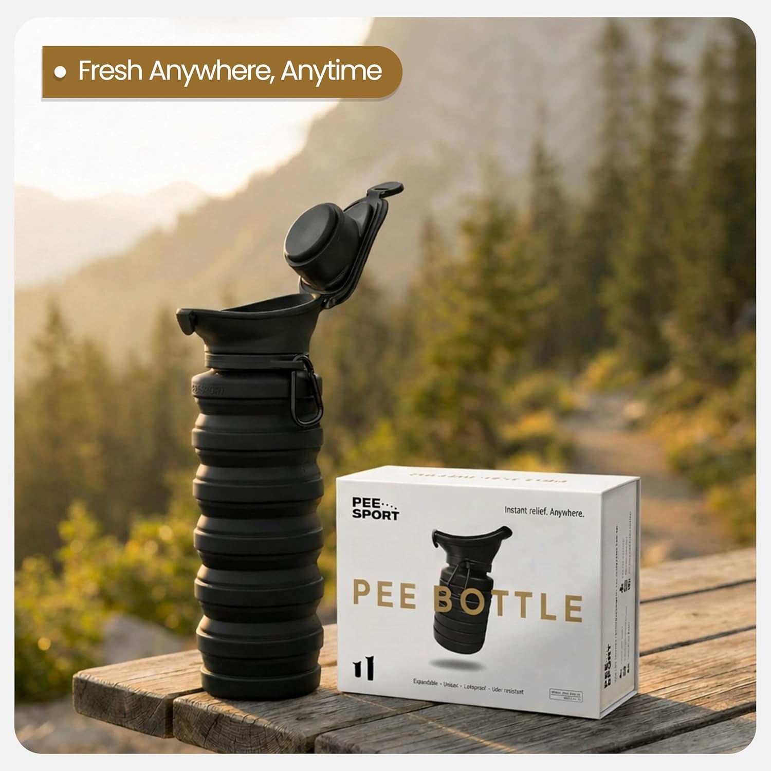 PeeSport junto a una tienda de campaña por la noche, ideal para camping y actividades al aire libre