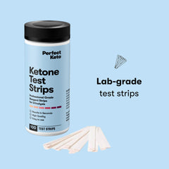 Perfect Keto bote en mano para comparar tamaño y llevarlo de viaje cómodamente