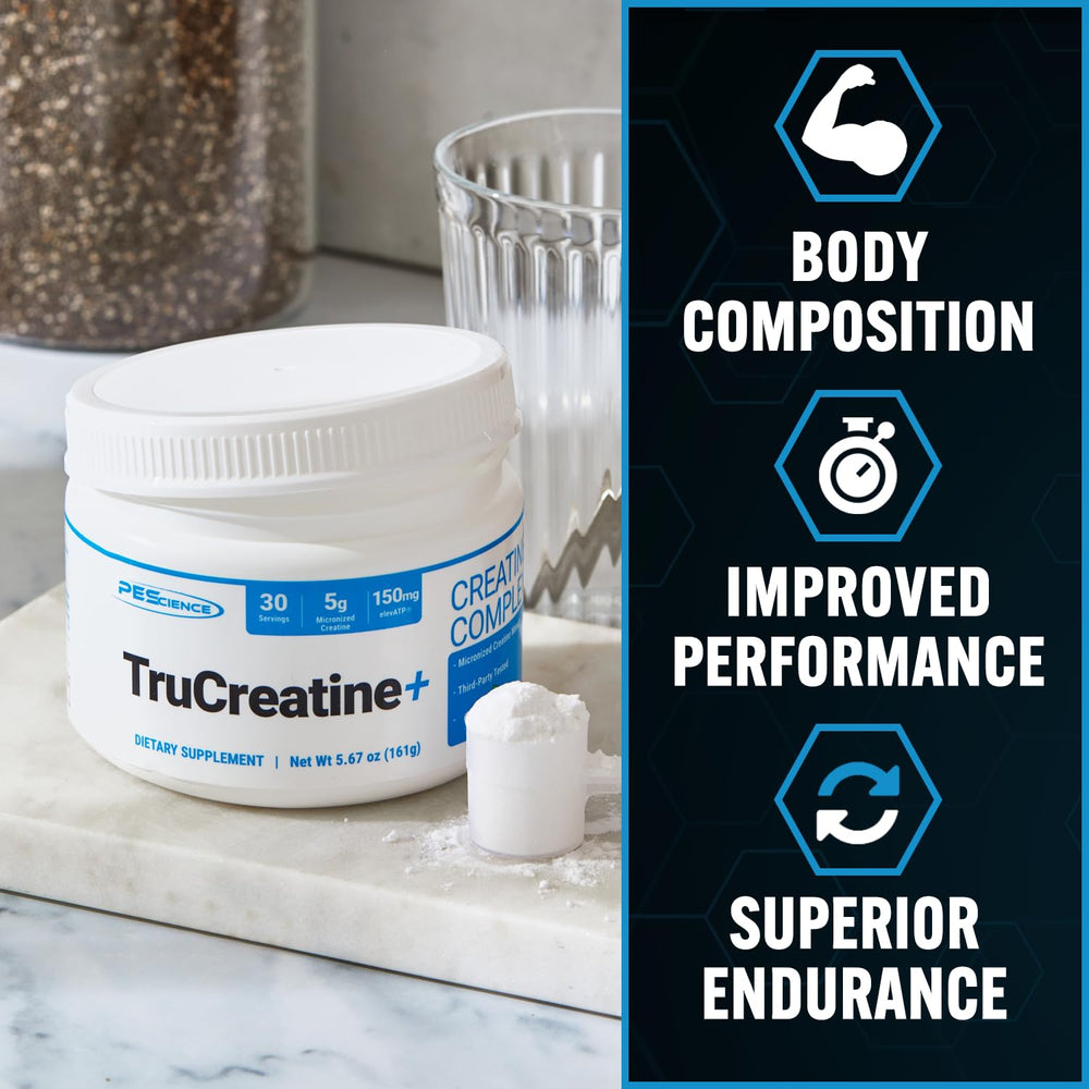 Detalle del polvo micronizado de PEScience TruCreatine+ enfatizando fácil disolución