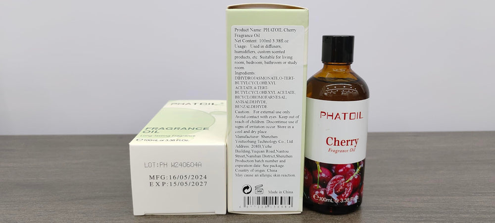 PHATOIL botella junto a cama creando ambiente acogedor en dormitorio