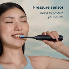 Philips Sonicare 5950 sensor de presión en uso que protege encías con retroalimentación