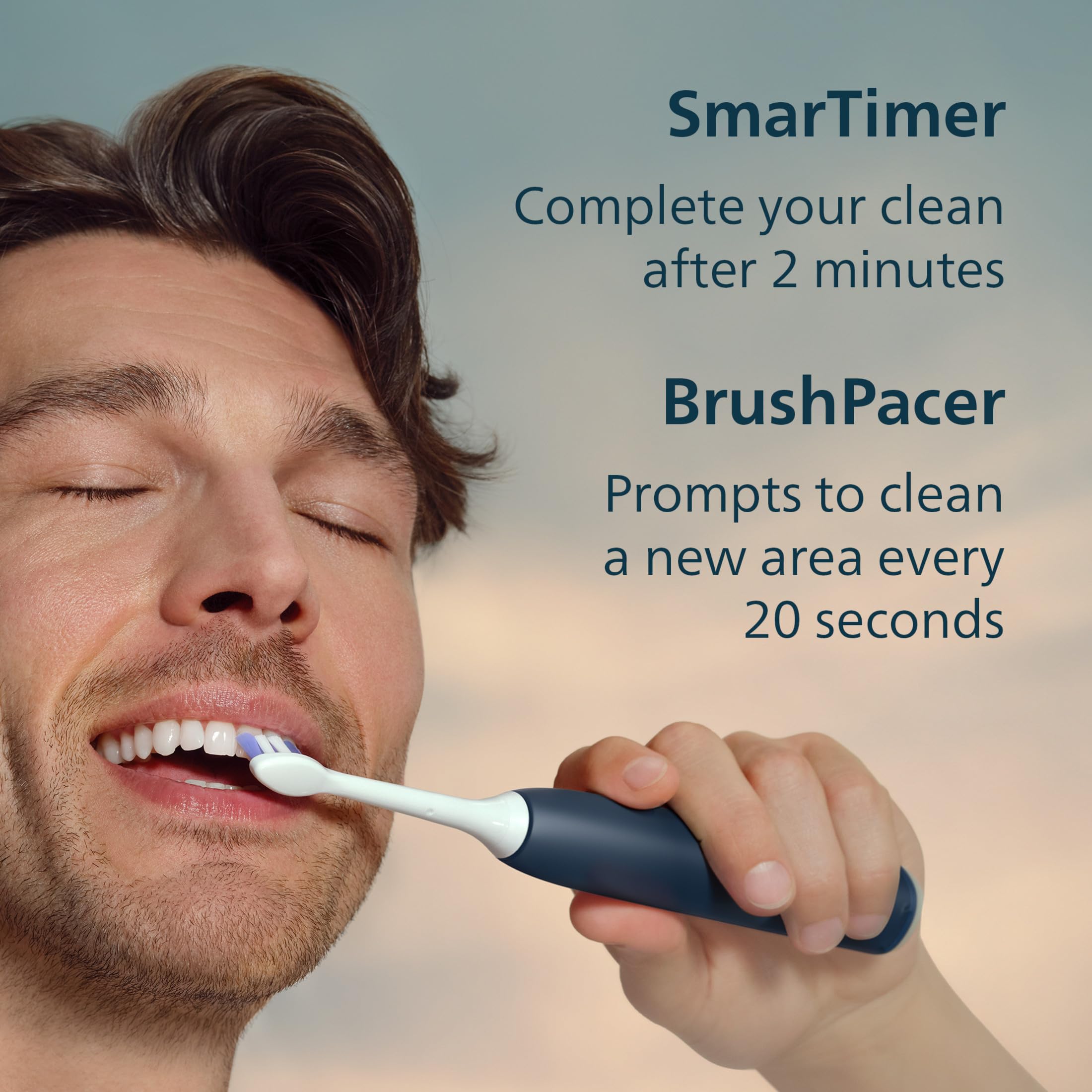 Philips Sonicare comparación de tamaño con una mano que muestra escala y portabilidad