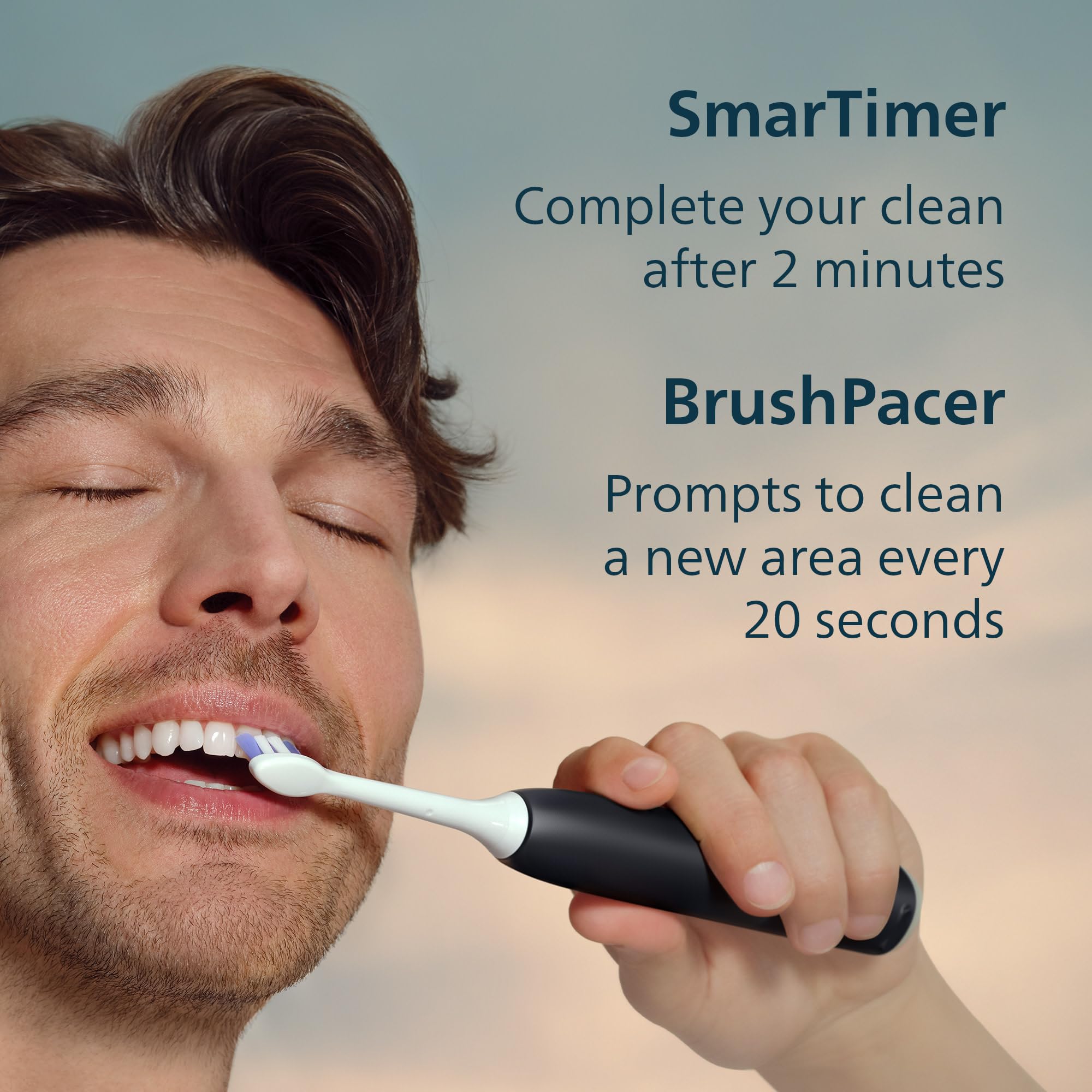 Philips Sonicare 6700 comparación de tamaño en mano para mostrar portabilidad y ergonomía