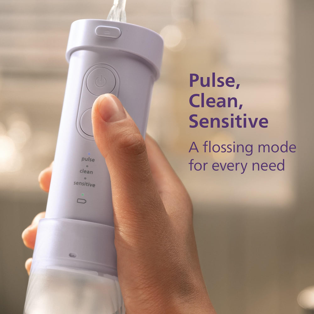 Philips Sonicare irrigador en uso en el baño demostrando limpieza rápida y cómoda