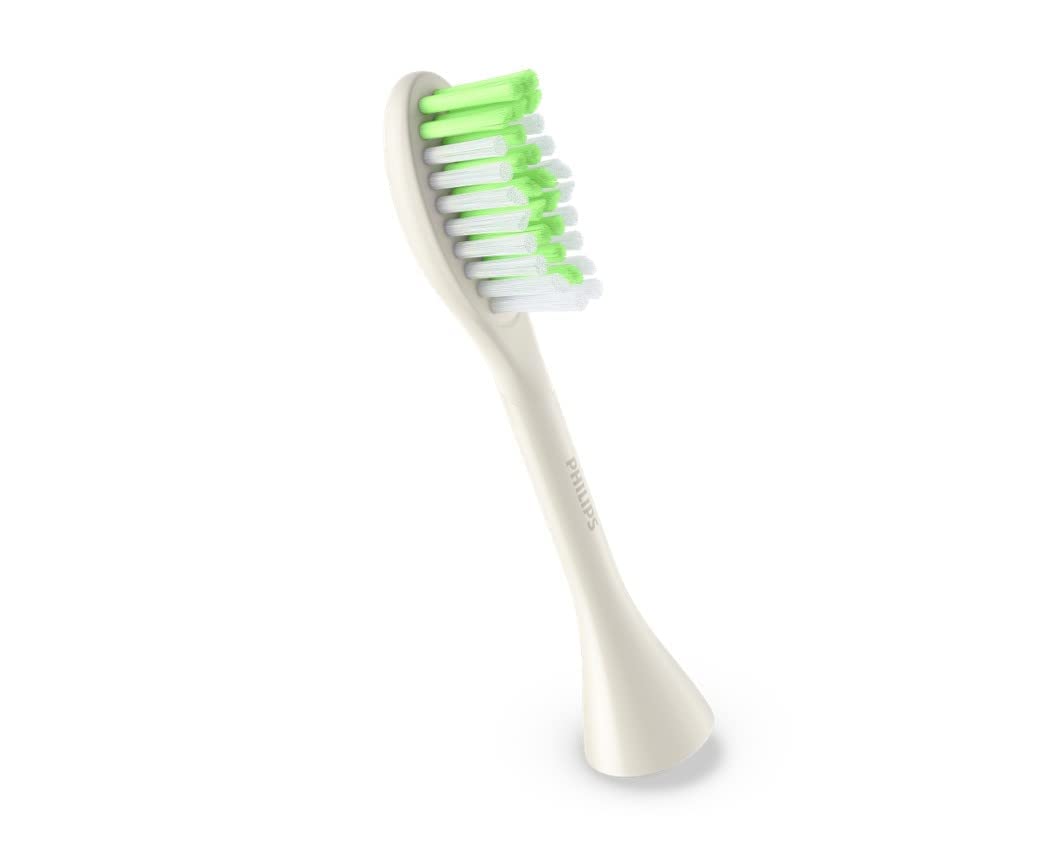 Philips Sonicare uso en mano demostrando ergonomía y control durante el cepillado