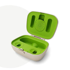 Phonak Combi 2 interior con audífonos beneficiando carga segura