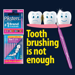Piksters cepillo interdental en uso entre dientes eliminando restos alimentarios