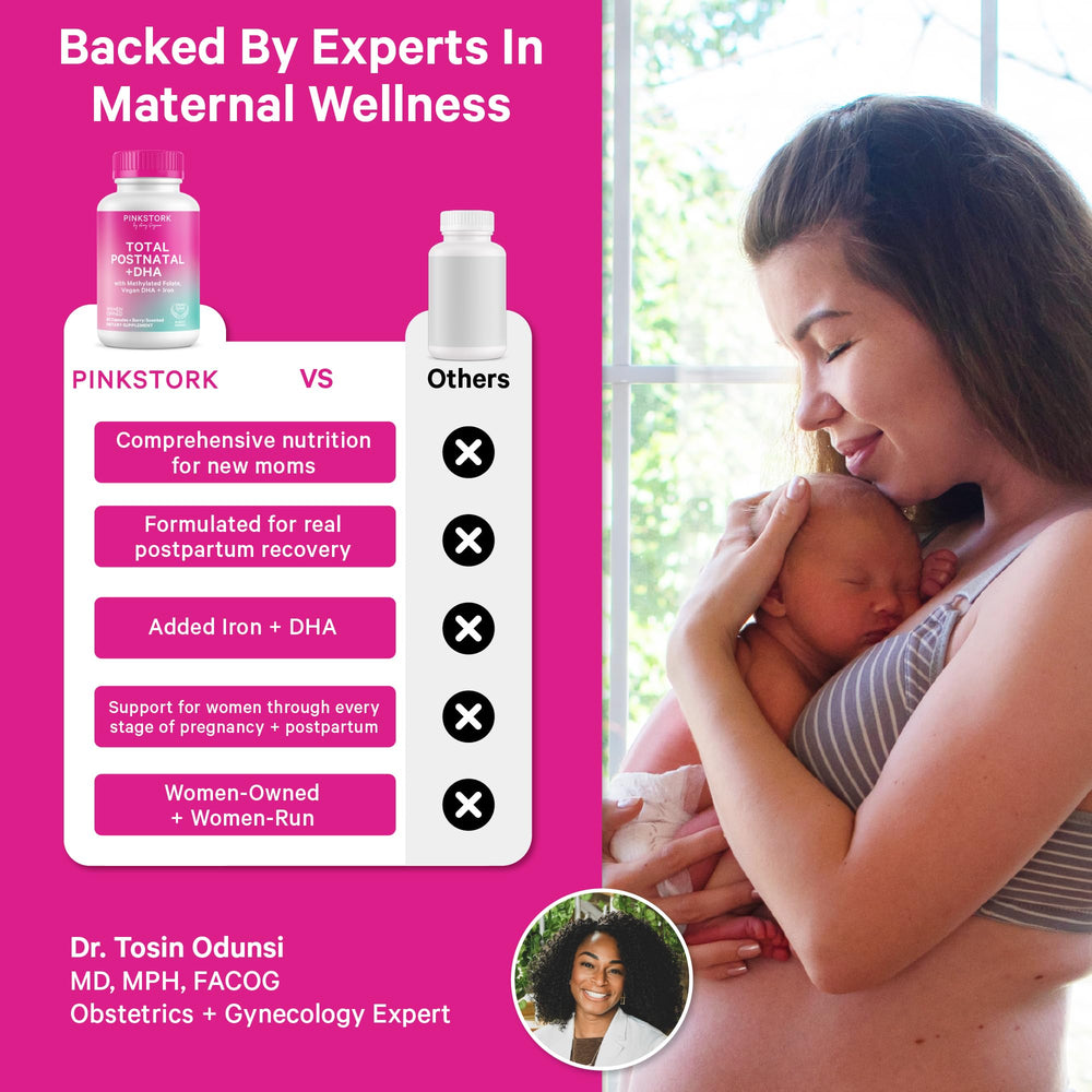 Pink Stork cápsula en mano para comparar tamaño y facilitar la ingestión