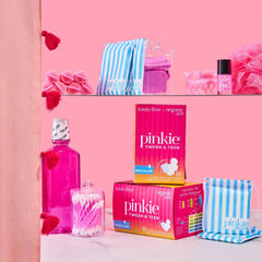 Pinkie primer plano de la superficie de algodón orgánico, suavidad visible
