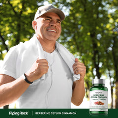 Piping Rock cápsula junto a mano para comparar tamaño y facilidad de uso